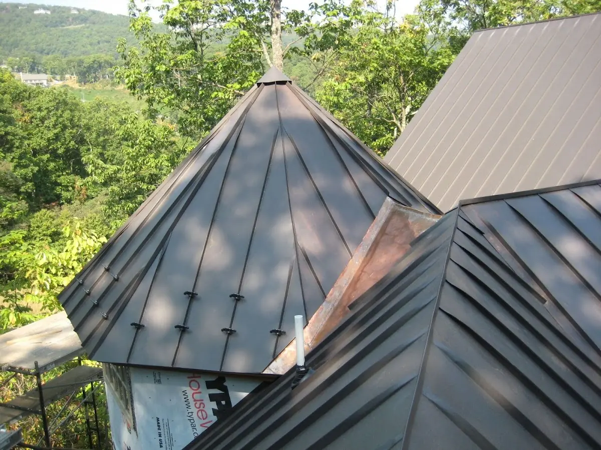Professional Gutter Cleaning by Craftsman Roofing in Iroquois Point